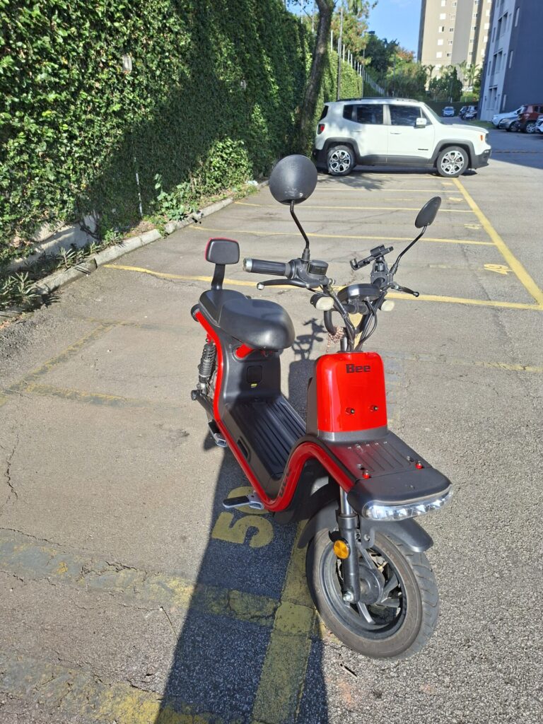 Scooter elétrica Bee U1 2024 - em bom estado