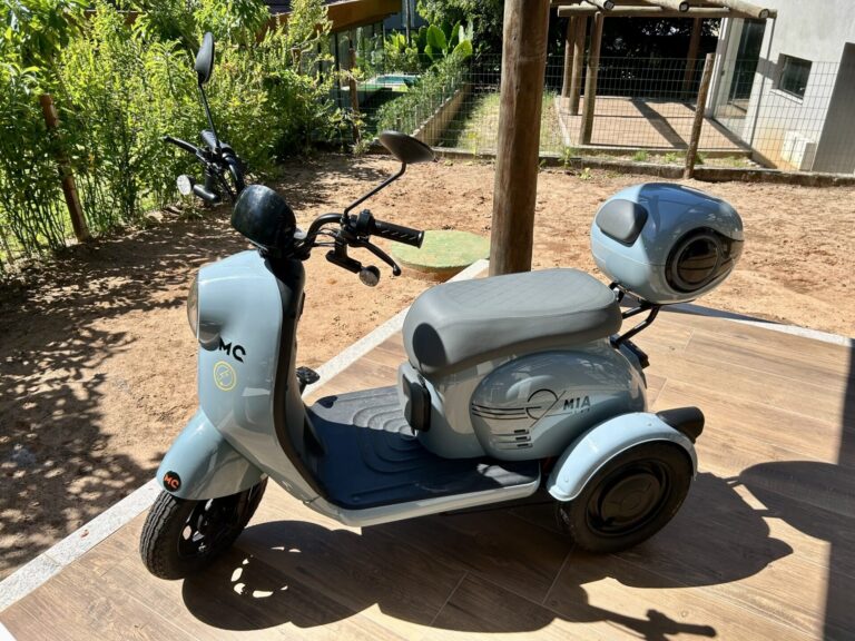 Triciclo elétrico semi novo