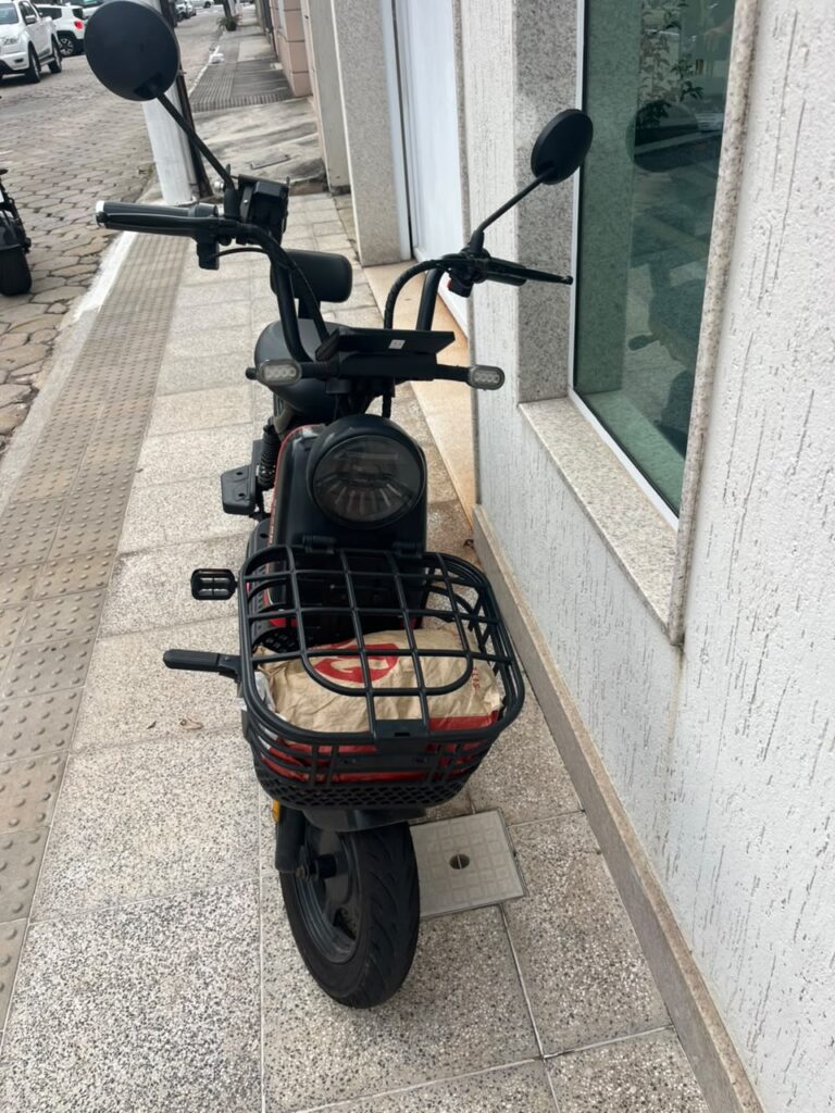 SCOOTER ELÉTRICA PANDA J10 1000W - EXCELENTE ESTADO