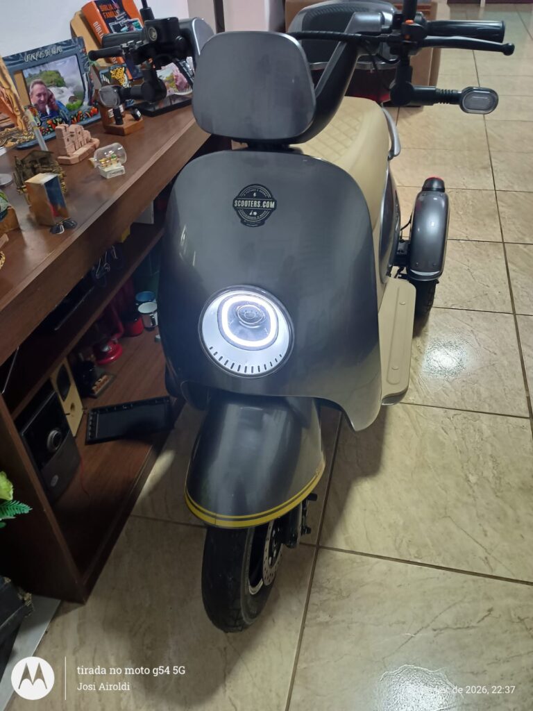 Triciclo SUDU A3T Elétrico 2025, apenas 7km rodados. Vendendo pois minha esposa não se adaptou com ele.