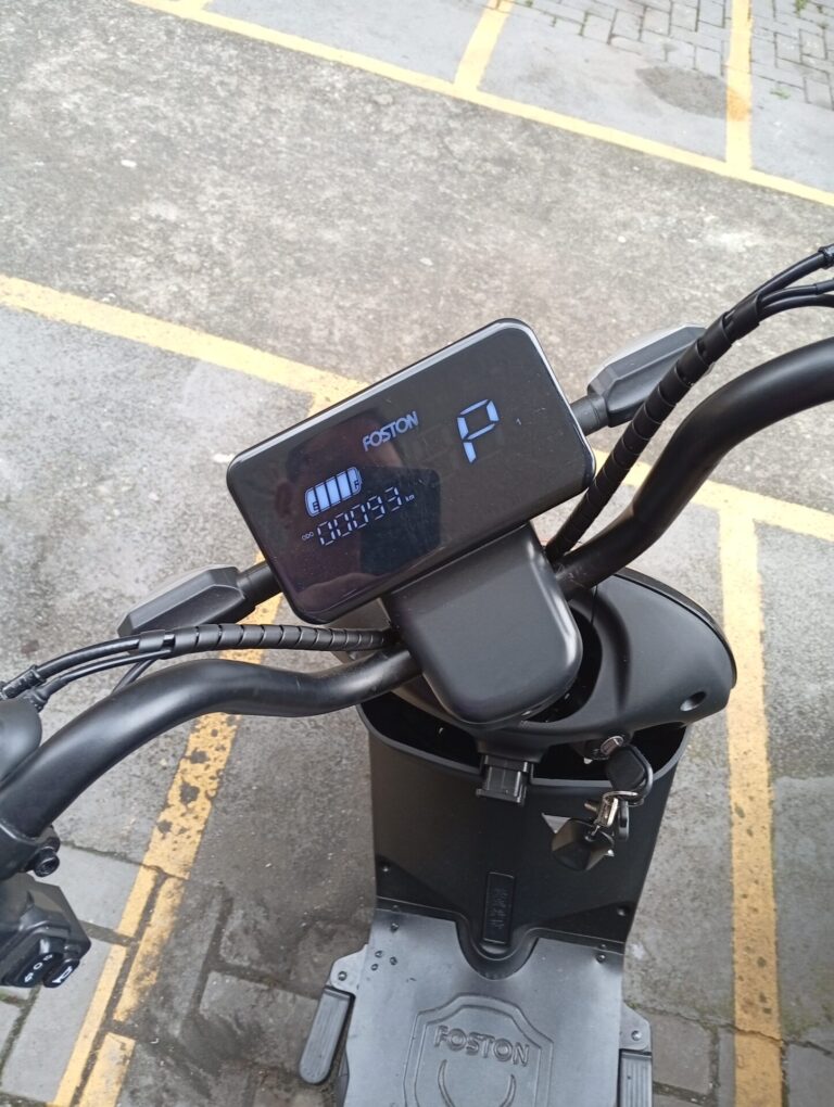 Foston X13 EX 1.000W 2026 com 93 km rodados.