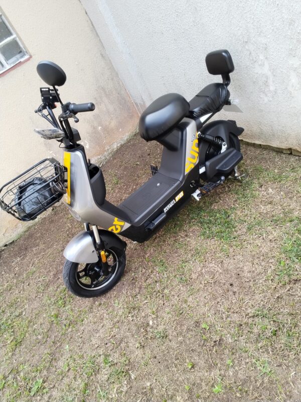 Vendo Scooter Está Completa Com Carregador Chave Reserva Tem NFC Liga No Controle Ou Chave. Interessados Entrar Em Contato. 041992755106