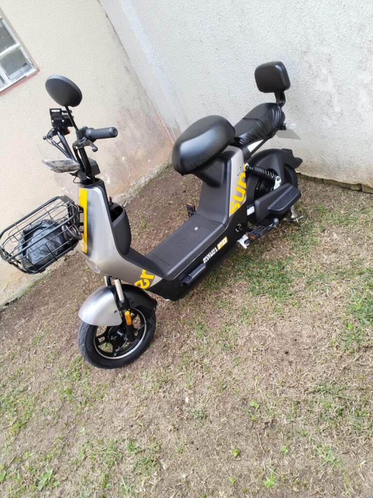Vendo Scooter Está Completa Com Carregador Chave Reserva Tem NFC Liga No Controle Ou Chave. Interessados Entrar Em Contato. 041992755106