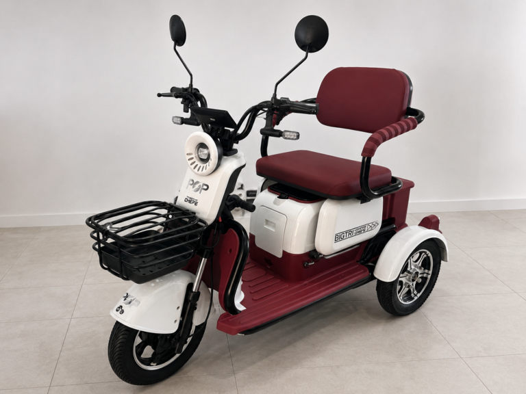 Triciclo elétrico autopropelido para 3 pessoas