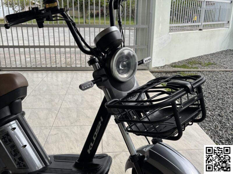 Modelo Klosh phantom 1000w, três modos de velocidade, alarme, chave e controle, freio a disco na frente. 1 ano de uso. Acompanha cadeirinha infantil.