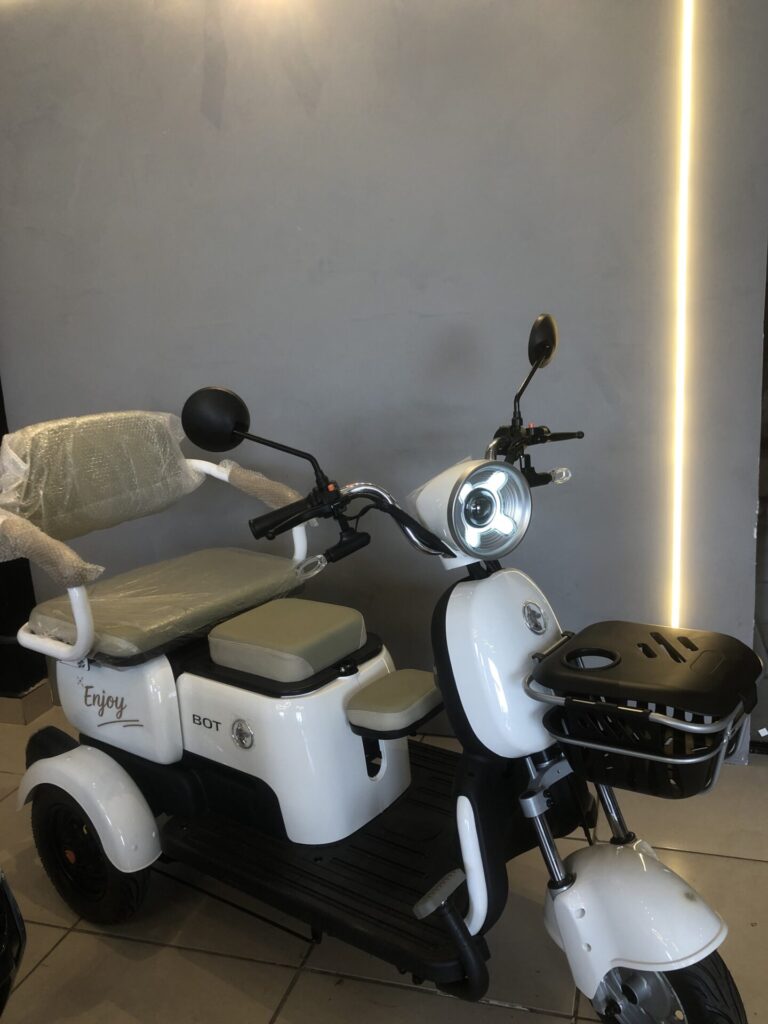 Triciclo elétrico — ZUB BOT MIDOU mobilidade economia e praticidade para seu dia a dia