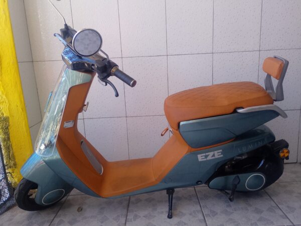 Scooter elétrica lumina da eze que não precisa...