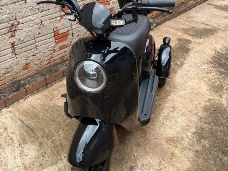 Triciclo elétrico